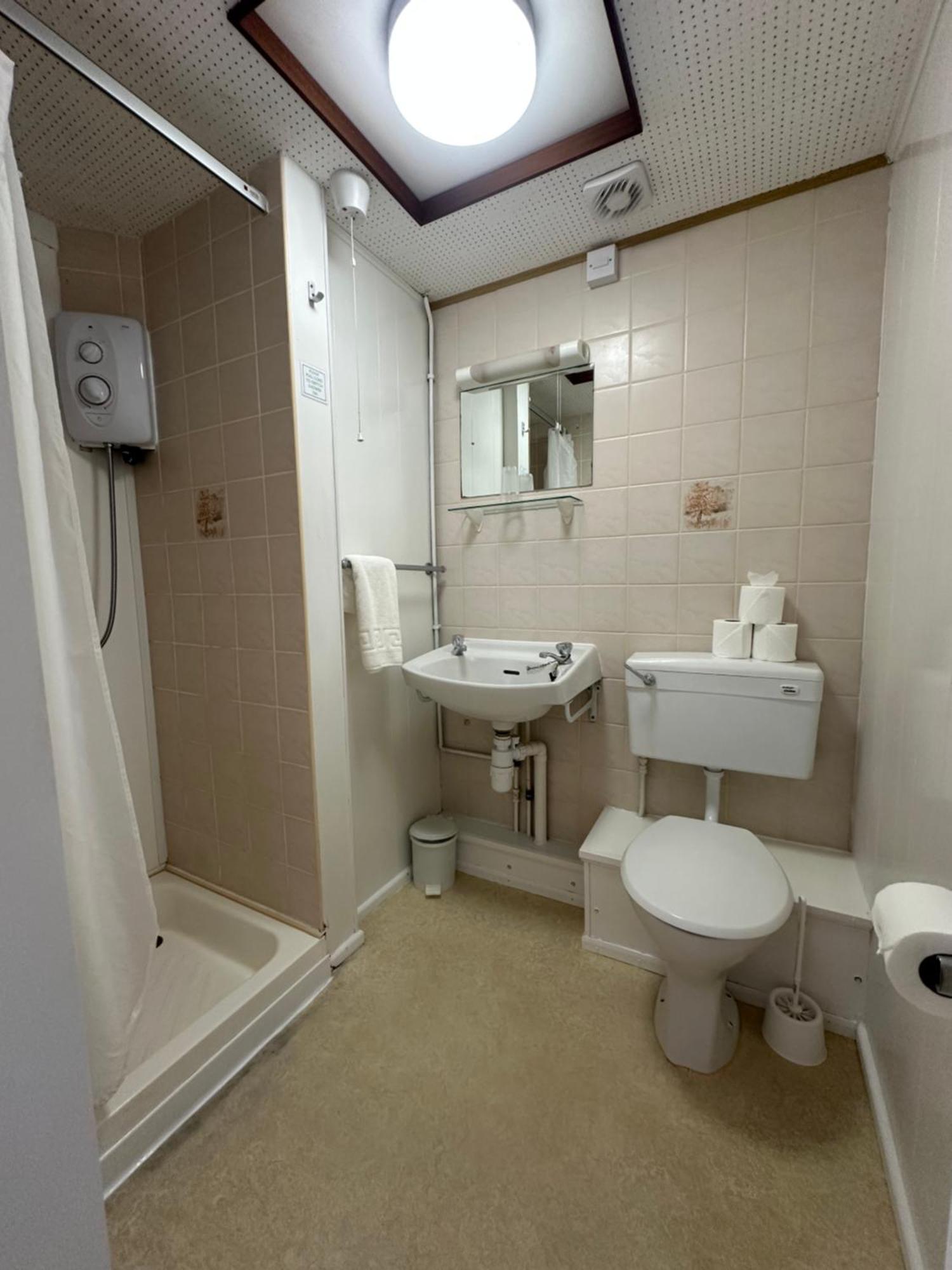 טנבי Clarence House Hotel מראה חיצוני תמונה