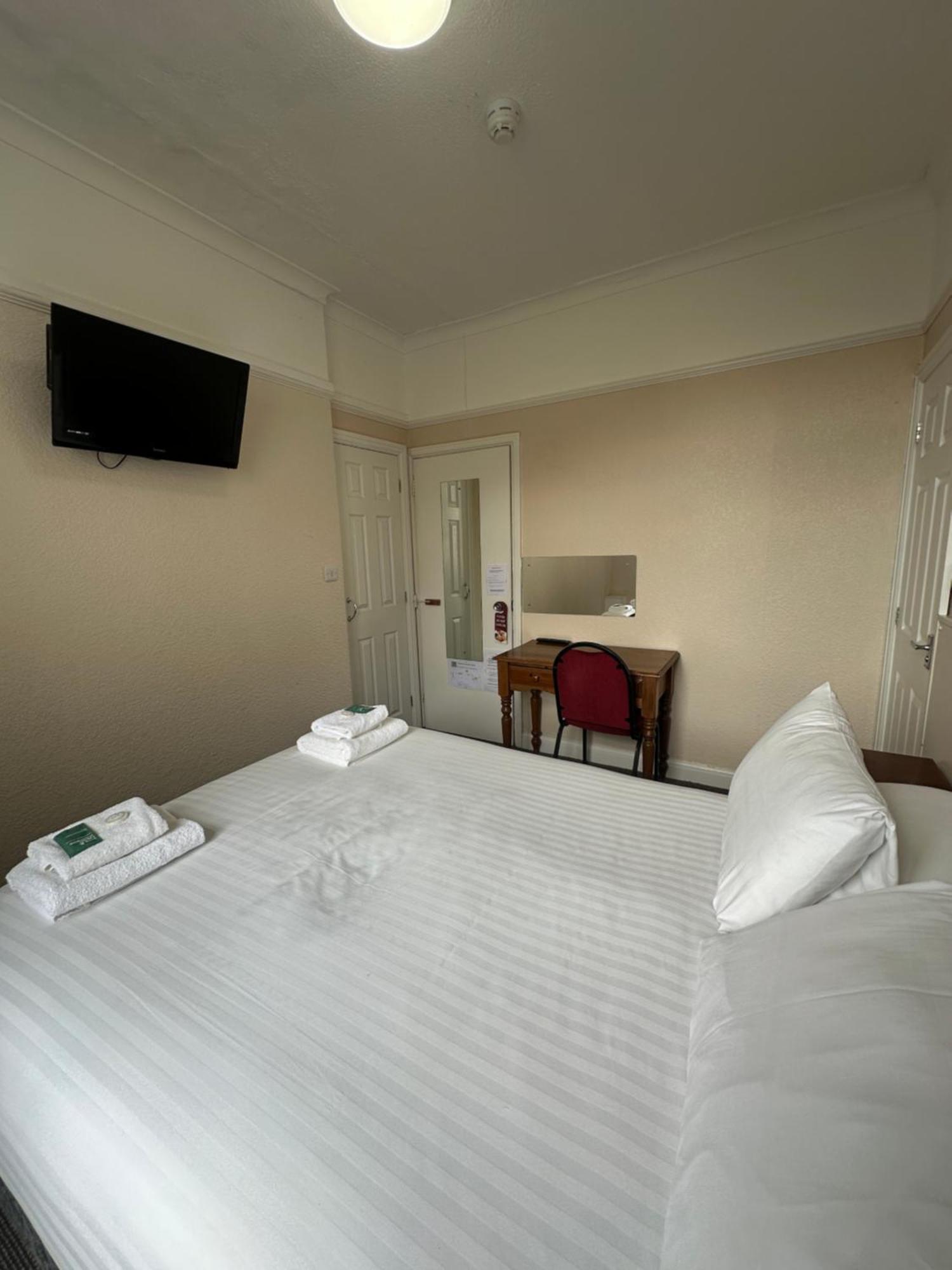 טנבי Clarence House Hotel מראה חיצוני תמונה