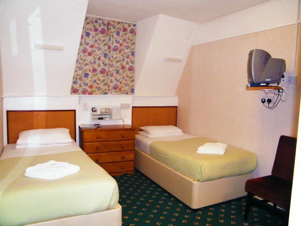 טנבי Clarence House Hotel מראה חיצוני תמונה