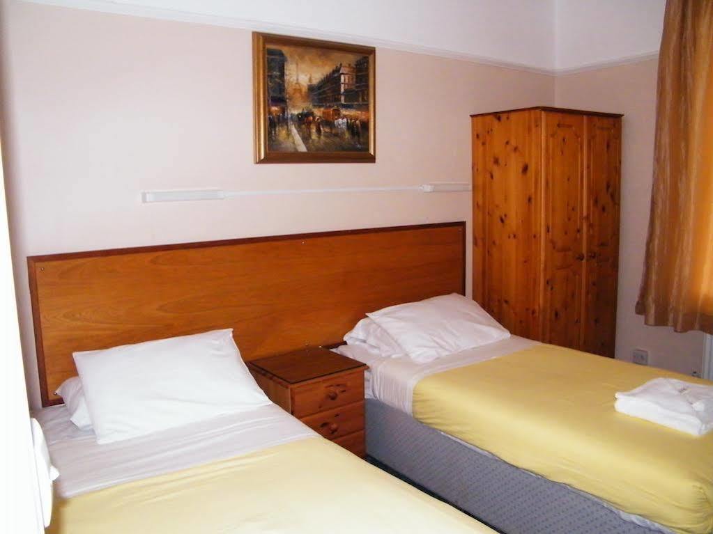 טנבי Clarence House Hotel מראה חיצוני תמונה